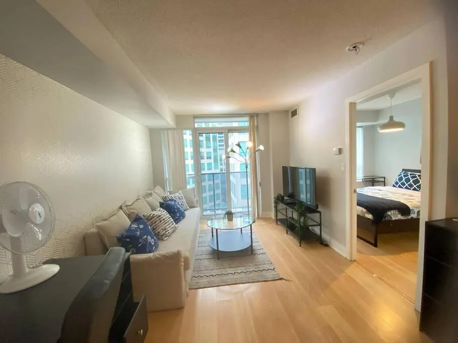 Apartment 1+Den Condo With Balcony, Free Parking Toronto