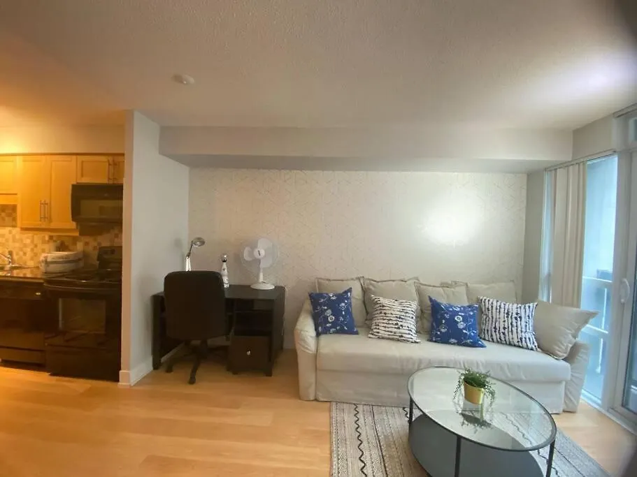 1+Den Condo With Balcony, Free Parking Toronto