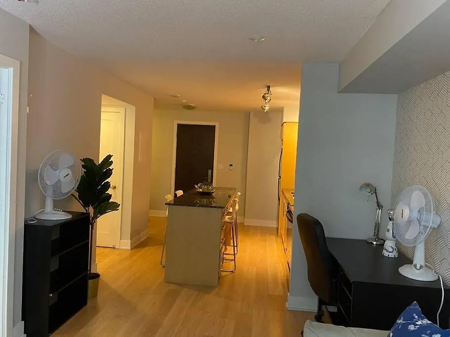 شقة تورونتو 1+Den Condo With Balcony, Free Parking كندا